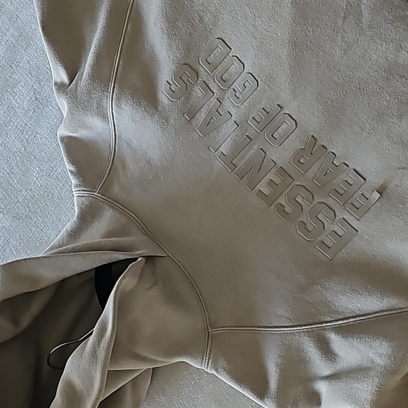 Essentials Hoodie Sweater - Picture 1 of 4